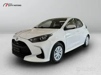 Ny Toyota Yaris Hybrid Active 116 HK (85 kW) 2026 Vit Sedan