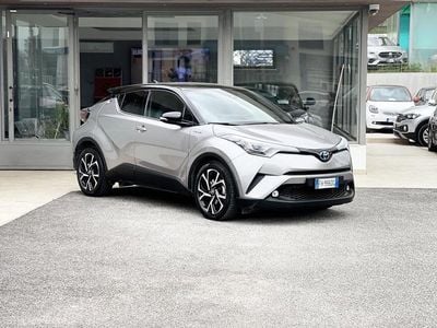 Usata Toyota C-HR 98 CV (72 kW) 2017 Argento SUV
