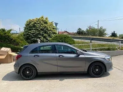 Usata Mercedes 180 AMG line 109 CV (80 kW) 2018 Grigio Berlina