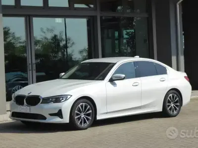 Usata BMW 318 Luxury Line 150 CV (110 kW) 2020 Mineral white Berlina
