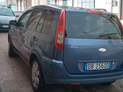 Usata Ford Fusion 90 CV (66 kW) 2006 Blu Utilitaria