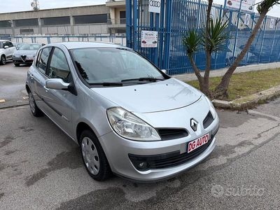 Usata Renault Clio II 75 CV (55 kW) 2008 Grigio Berlina
