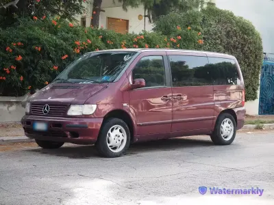 Usata Mercedes V220 122 CV (89 kW) 2001 Rosso Monovolume