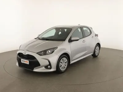 Usata Toyota Yaris Active 72 CV (52 kW) 2021 Argento Utilitaria