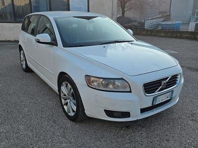 Usata Volvo V50 Momentum 149 CV (109 kW) 2010 Bianco Station wagon