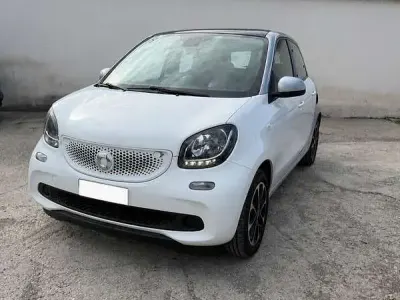 Usata Smart ForFour Proxy 71 CV (52 kW) 2017 Bianco Utilitaria