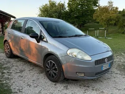 Usata Fiat Grande Punto Dynamic 77 CV (56 kW) 2009 Bianco Utilitaria