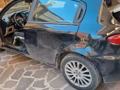 Usata Alfa Romeo 147 116 CV (85 kW) 2007 Nero Utilitaria