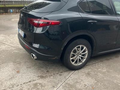 Begagnad Alfa Romeo Stelvio 180 HK (132 kW) 2018 Svart SUV