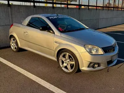 Usata Opel Tigra 90 CV (66 kW) 2005 Grigio Cabrio