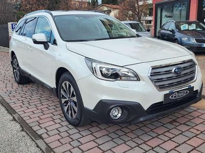Usata Subaru Outback 150 CV (110 kW) 2016 Crystal white pearl Station wagon