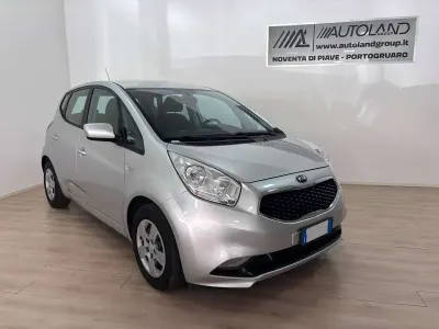 Usata Kia Venga Active 90 CV (66 kW) 2017 Argento Utilitaria