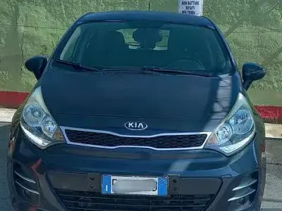 Usata Kia Rio Active 75 CV (55 kW) 2016 Blu Utilitaria