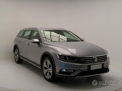 Usata VW Passat 190 CV (139 kW) 2018 Grigio Station wagon