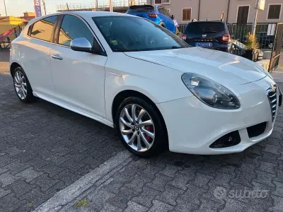 Usata Alfa Romeo Giulietta Distinctive 170 CV (125 kW) 2011 Bianco Utilitaria