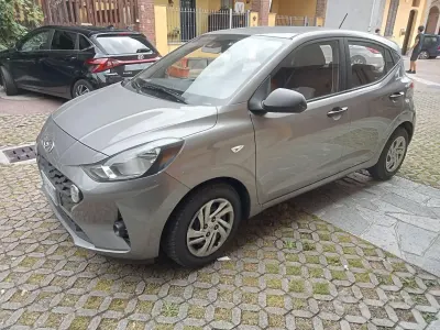 Usata Hyundai i10 Advanced 67 CV (49 kW) 2023 Grigio Utilitaria