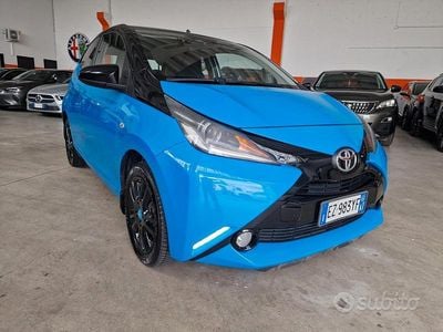 Usata Toyota Aygo Cool 69 CV (50 kW) 2015 Blu Utilitaria