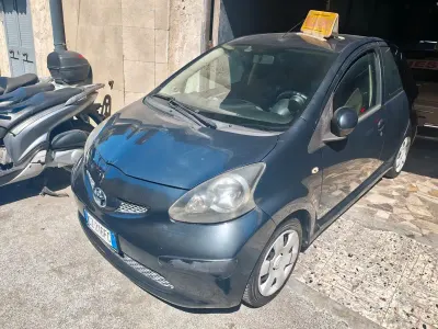 Usata Toyota Aygo 68 CV (50 kW) 2006 Grigio Utilitaria