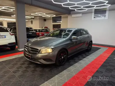 Usata Mercedes A180 109 CV (80 kW) 2013 Grigio Berlina