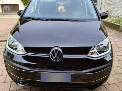 Usata VW up! 65 CV (47 kW) 2024 Nero Utilitaria