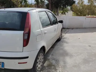 Usata Fiat Punto 69 CV (50 kW) 2007 Bianco Utilitaria