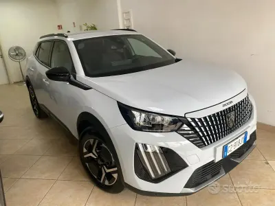 Usata Peugeot 2008 Allure 101 CV (74 kW) 2025 Bianco SUV