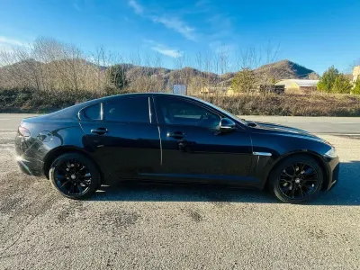 Usata Jaguar XF 300 CV (220 kW) 2011 Nero Berlina