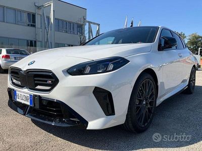 Ny BMW M135 300 HK (220 kW) 2025 Vit Halvkombi