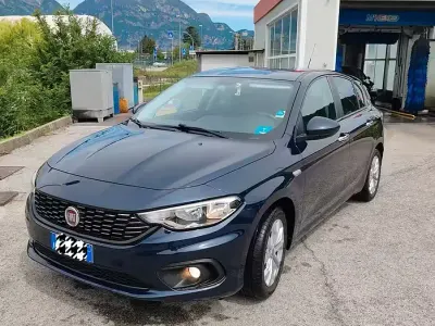 Käytetty Fiat Tipo Easy 95 HP (69 kW) 2016 Sininen Sedan
