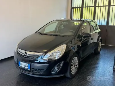 Begagnad Opel Corsa 86 HK (63 kW) 2012 Svart Halvkombi