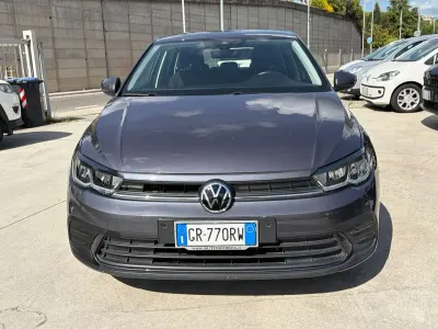 Usata VW Polo Life 95 CV (69 kW) 2023 Grigio Utilitaria