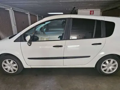 Usata Renault Modus 75 CV (55 kW) 2010 Bianco Monovolume