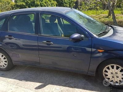 Begagnad Ford Focus 2002 Blå Sedan