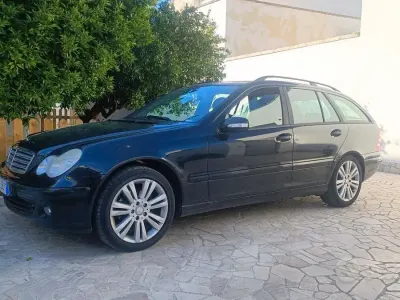 Usata Mercedes C220 150 CV (110 kW) 2006 Nero Station wagon