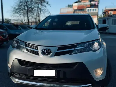 Usata Toyota RAV4 Active 124 CV (91 kW) 2015 Bianco SUV