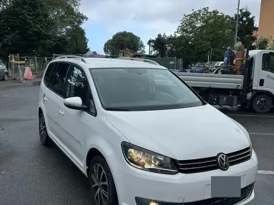 Gebraucht VW Touran 140 PS (102 kW) 2011 Weiß Van / Kleinbus