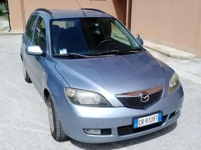 Usata Mazda 2 68 CV (50 kW) 2004 Blu Utilitaria