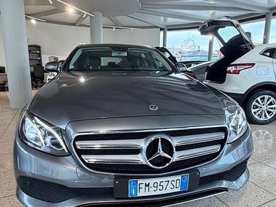 Usata Mercedes E220 Exclusive 194 CV (142 kW) 2017 Grigio Station wagon