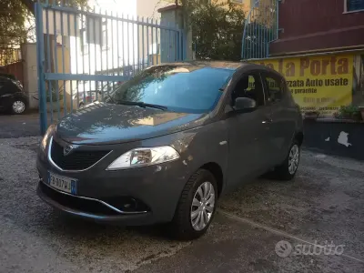 Usata Lancia Ypsilon Gold 80 CV (58 kW) 2015 Grigio Utilitaria