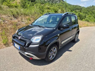 Usata Fiat Panda Cross Cross 95 CV (69 kW) 2017 Nero cinema Utilitaria