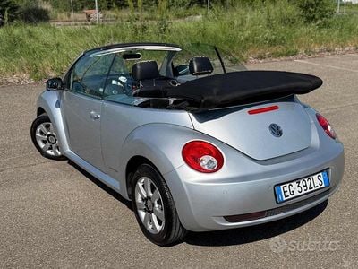 Usata VW New Beetle 105 CV (77 kW) 2008 Grigio Utilitaria