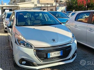Bianco Usata 2017 Peugeot 208 Active Utilitaria | 7499 € (Buon prezzo)