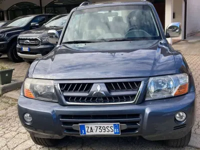 Usata Mitsubishi Pajero Intense 160 CV (117 kW) 2006 Grigio SUV