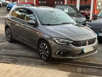 Usata Fiat Tipo Lounge 120 CV (88 kW) 2017 Grigio Berlina