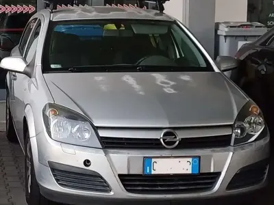 Usata Opel Astra 60 CV (44 kW) 1996 Grigio Berlina