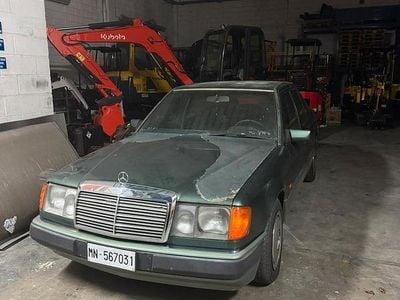 Occasion Mercedes E200 122 ch (89 kW) 1992 Vert Berline