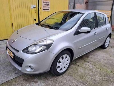Usata Renault Clio II Dynamique 75 CV (55 kW) 2010 Grigio Berlina