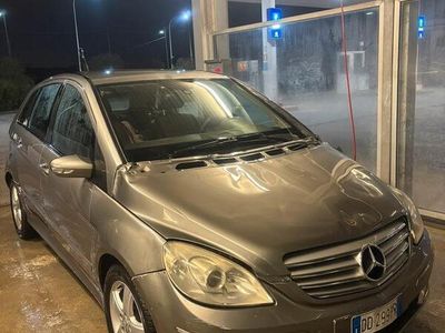 Mercedes B200