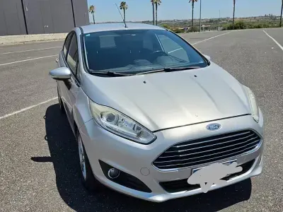 Usata Ford Fiesta Titanium 75 CV (55 kW) 2015 Grigio Utilitaria