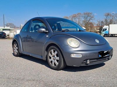 Begagnad VW New Beetle 2002 Grå Halvkombi